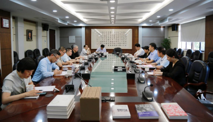 曲福田赴上海调研社科工作